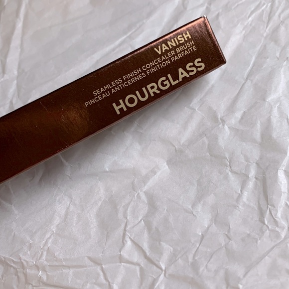 Hourglass Makeup Hourglass Vanish Concealer Brush Poshmark